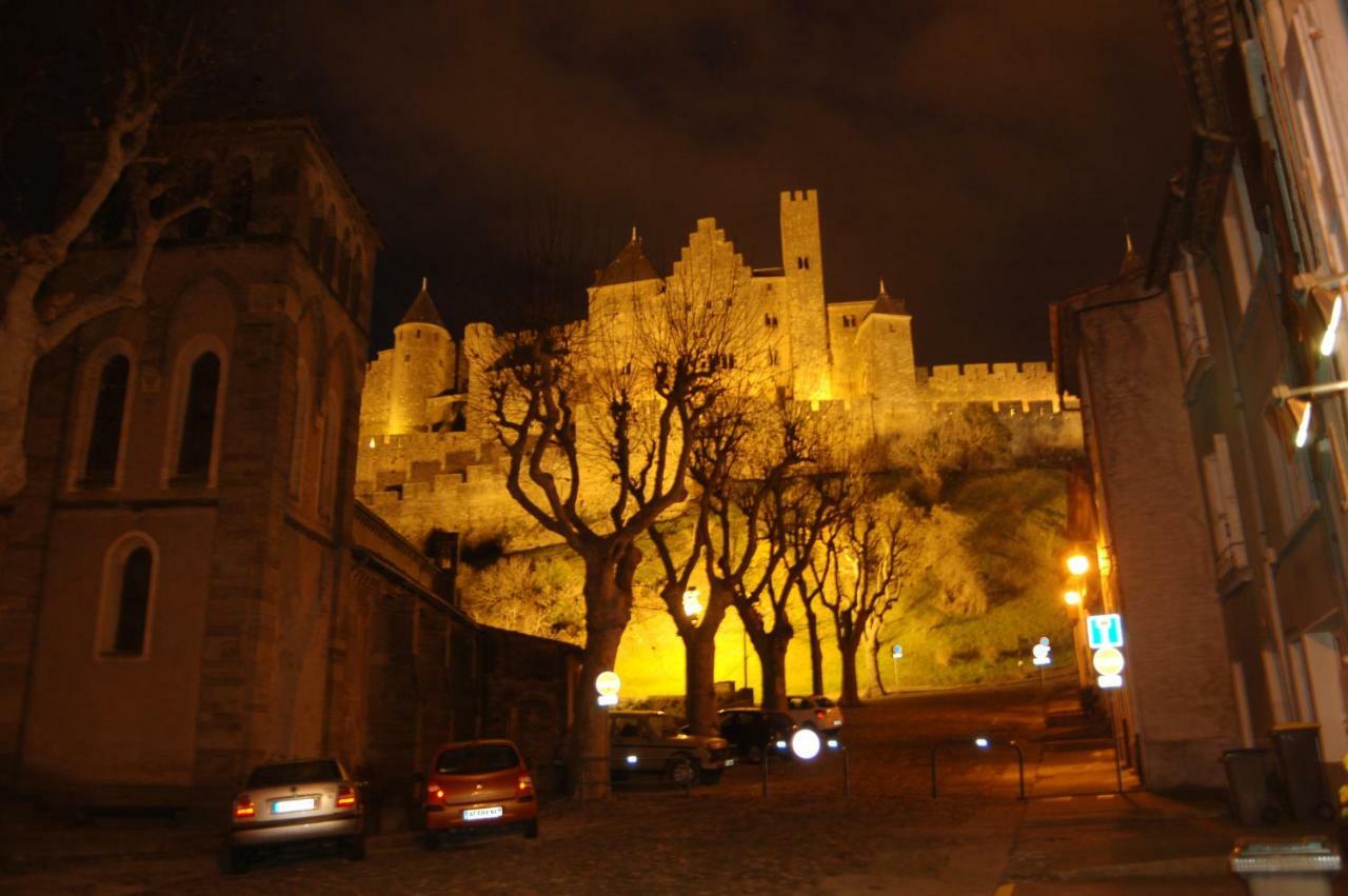 Maison Des Remparts Nichee Sous La Cite Carcassonne Luaran gambar